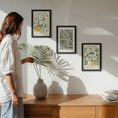 Set van ingelijste schilderijen met abstracte bloemmotieven en lijnen uit Londen en Dublin