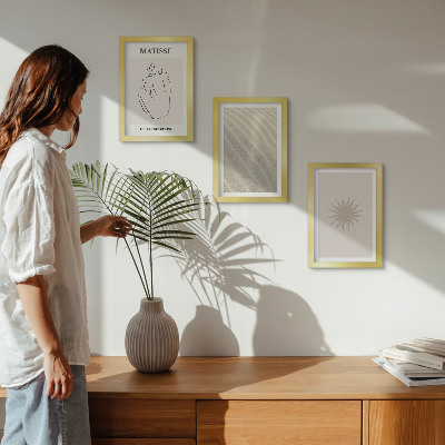 Gallery wall Minimalistische lijnen, zand, golven en zon.