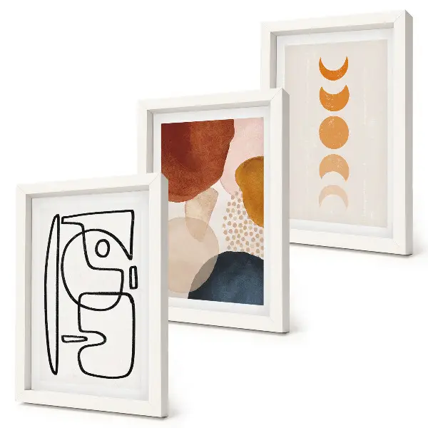 Gallery wall met abstracte vormen en modieuze kleuren