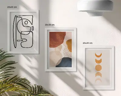Gallery wall met abstracte vormen en modieuze kleuren