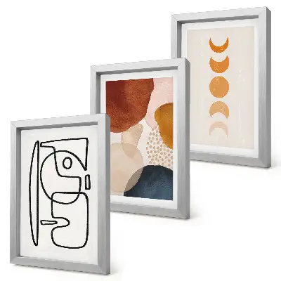 Gallery wall met abstracte vormen en modieuze kleuren