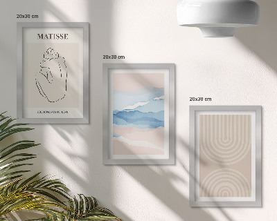 Gallery wall Lijnen en golven in pasteltinten met een minimalistisch accent.