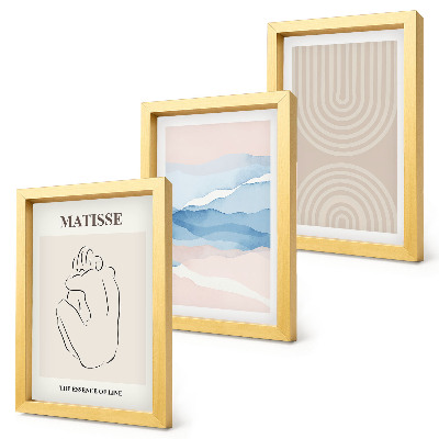 Gallery wall Lijnen en golven in pasteltinten met een minimalistisch accent.