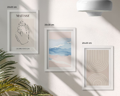Gallery wall Lijnen en golven in pasteltinten met een minimalistisch accent.