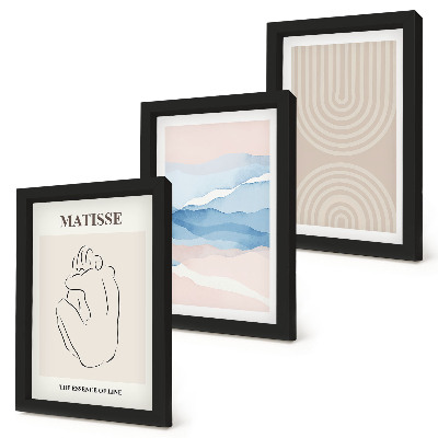 Gallery wall Lijnen en golven in pasteltinten met een minimalistisch accent.