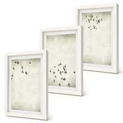 Set van ingelijste schilderijen Een minimalistisch schilderij van vliegende vogels.
