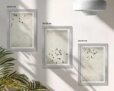 Set van ingelijste schilderijen met een minimalistische afbeelding van vliegende vogels