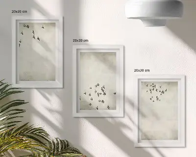 Set van ingelijste schilderijen met een minimalistische afbeelding van vliegende vogels