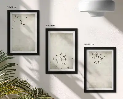 Set van ingelijste schilderijen met een minimalistische afbeelding van vliegende vogels