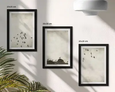 Set van ingelijste schilderijen met voorstelling van vogels in vlucht in minimalistische stijl