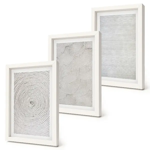 Gallery wall met moderne geometrische patronen van karton