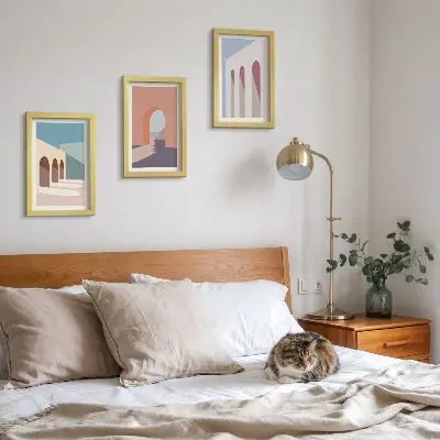 Set van ingelijste schilderijen met minimalistische pastelkleuren van stedelijke architectuur
