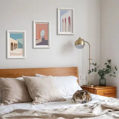 Set van ingelijste schilderijen met minimalistische pastelkleuren van stedelijke architectuur
