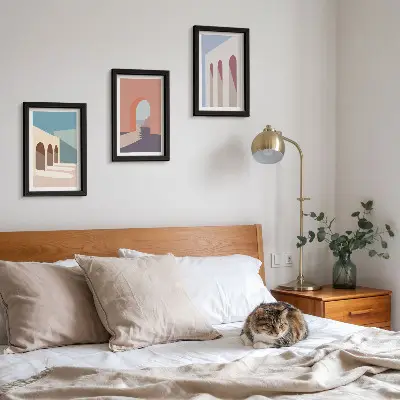 Set van ingelijste schilderijen met minimalistische pastelkleuren van stedelijke architectuur
