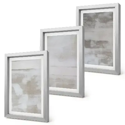 Gallery wall met versleten texturen in moderne industriële stijl