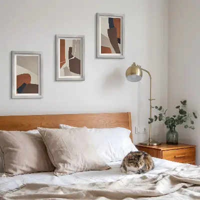 Gallery wall met abstracte structurele vormen in moderne stijl