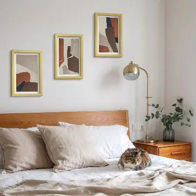 Gallery wall met abstracte structurele vormen in moderne stijl
