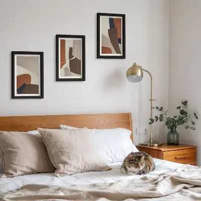 Gallery wall met abstracte structurele vormen in moderne stijl
