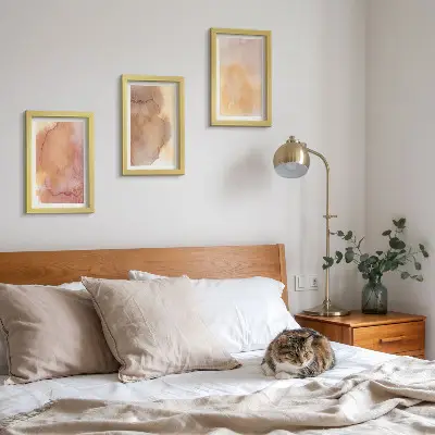 Set van ingelijste schilderijen warme aquarelverf op canvas met kleurrijke texturen