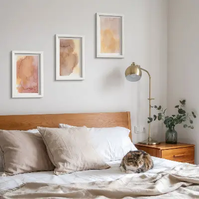 Set van ingelijste schilderijen warme aquarelverf op canvas met kleurrijke texturen