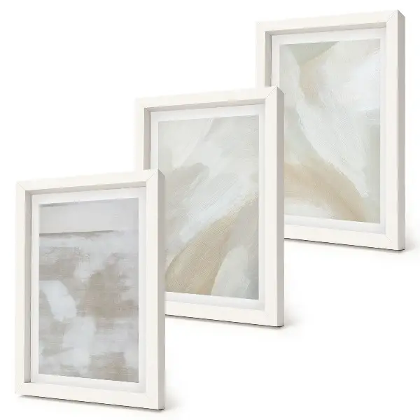 Gallery wall met abstracte penseelstreken op canvas