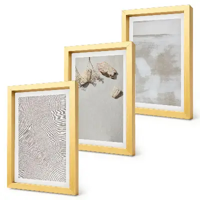Gallery wall met zand, stenen en een verweerde textuur in boho-stijl