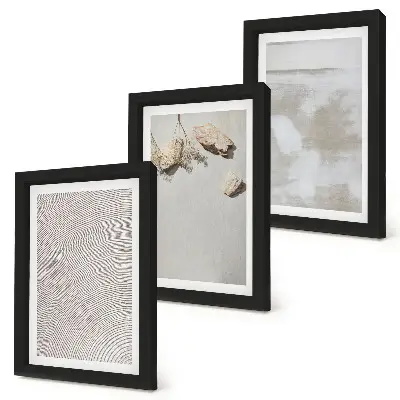 Gallery wall met zand, stenen en een verweerde textuur in boho-stijl
