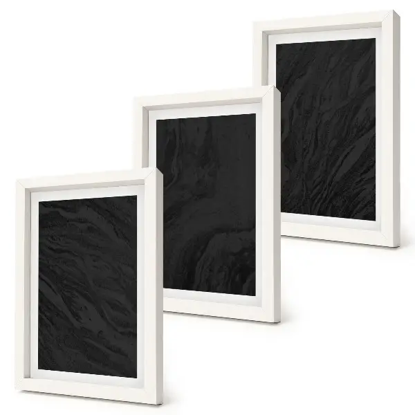 Set van ingelijste schilderijen met donker marmer en elegante texturen in een glamoureuze stijl