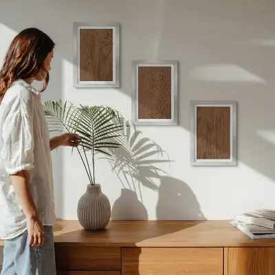 Set van ingelijste schilderijen met een minimalistisch ontwerp van houtpatroon en boomschorsstructuur