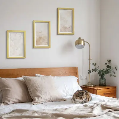 Set ingelijste schilderijen met modieuze texturen in pastelkleuren