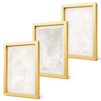 Gallery wall met een elegante achtergrondtextuur van marmersteen