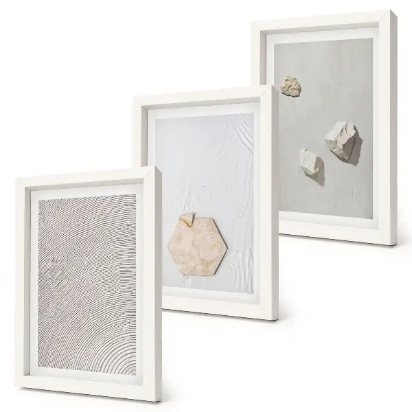Gallery wall lichte texturen op het zand in een delicate boho-stijl