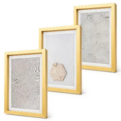 Set ingelijste schilderijen lichte texturen op het zand in delicate boho-stijl