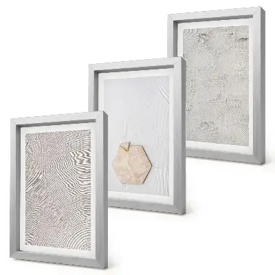 Set ingelijste schilderijen lichte texturen op het zand in delicate boho-stijl