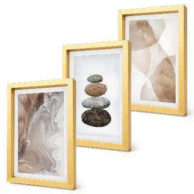 Gallery wall met abstracte vormen en geschilderde structuren in pastelkleuren