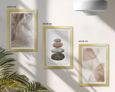 Gallery wall met abstracte vormen en geschilderde structuren in pastelkleuren