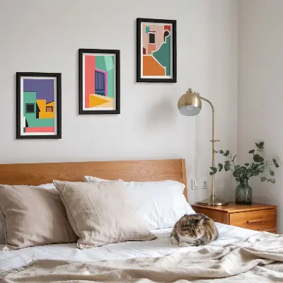 Gallery wall kleurrijke stadsillustraties in moderne stijl