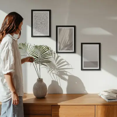 Gallery wall met verfijnde natuurlijke texturen in boho-stijl