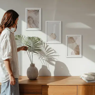 Set van ingelijste schilderijen met abstracte vormgeving geïnspireerd door de natuur