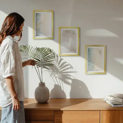 Set van ingelijste schilderijen met kwetsbare kartonnen doosjes met aquarelverf