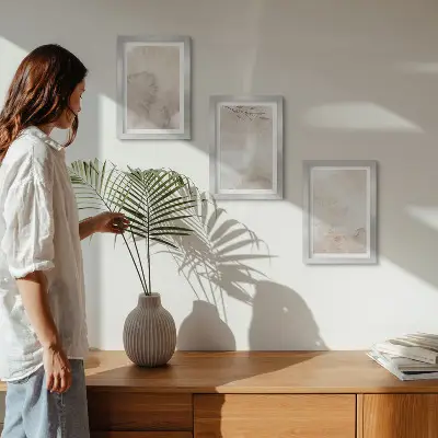 Gallery wall met textuur van gemorste aquarelverf in boho-stijl
