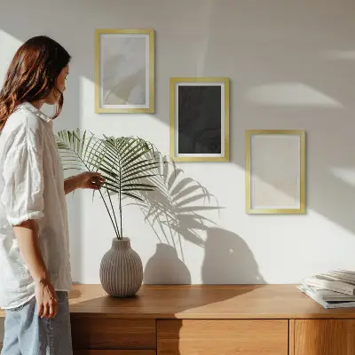 Gallery wall structuren in verschillende minimalistische tinten