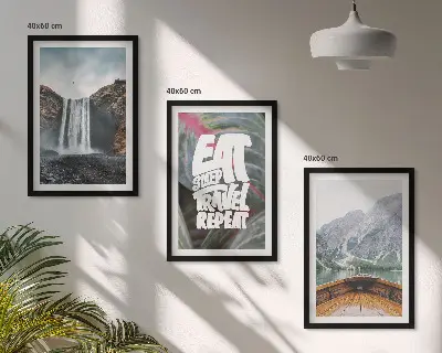 Fotowand met een natuurlijke afbeelding van een waterval, bergen en een boot