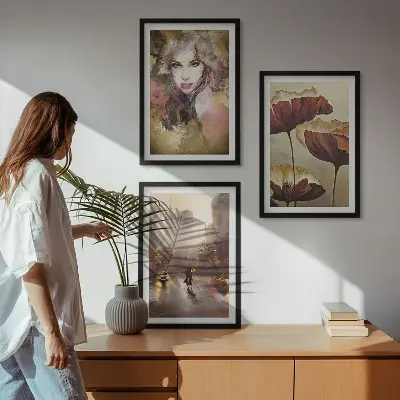 Wanddecoratie set schilderijen Abstract portret van een vrouw met bloemen en regen.