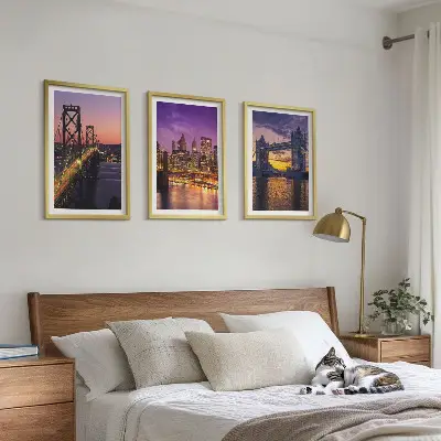 Wanddecoratie set schilderijen met uitzicht op een stad met bruggen en zon