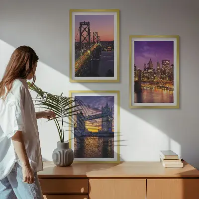 Wanddecoratie set schilderijen met uitzicht op een stad met bruggen en zon