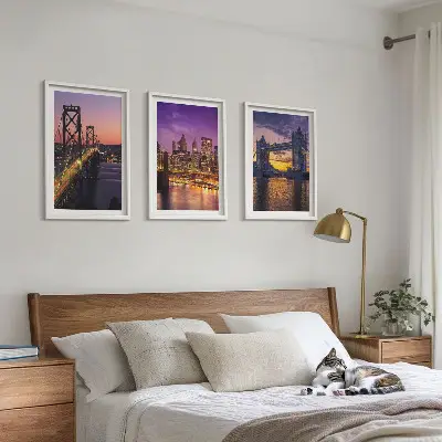 Wanddecoratie set schilderijen met uitzicht op een stad met bruggen en zon