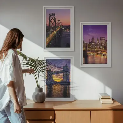 Wanddecoratie set schilderijen met uitzicht op een stad met bruggen en zon
