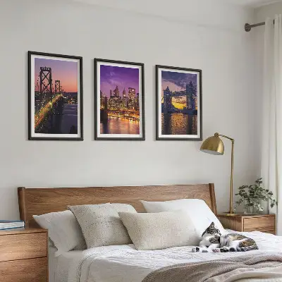 Wanddecoratie set schilderijen met uitzicht op een stad met bruggen en zon