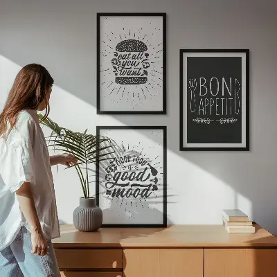 Wanddecoratieset met schilderijen met grafische afbeeldingen en culinaire slogans over voedsel